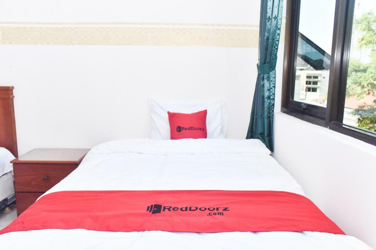 RedDoorz near Lenmarc Mall Surabaya Pradahkalikendal Exterior foto